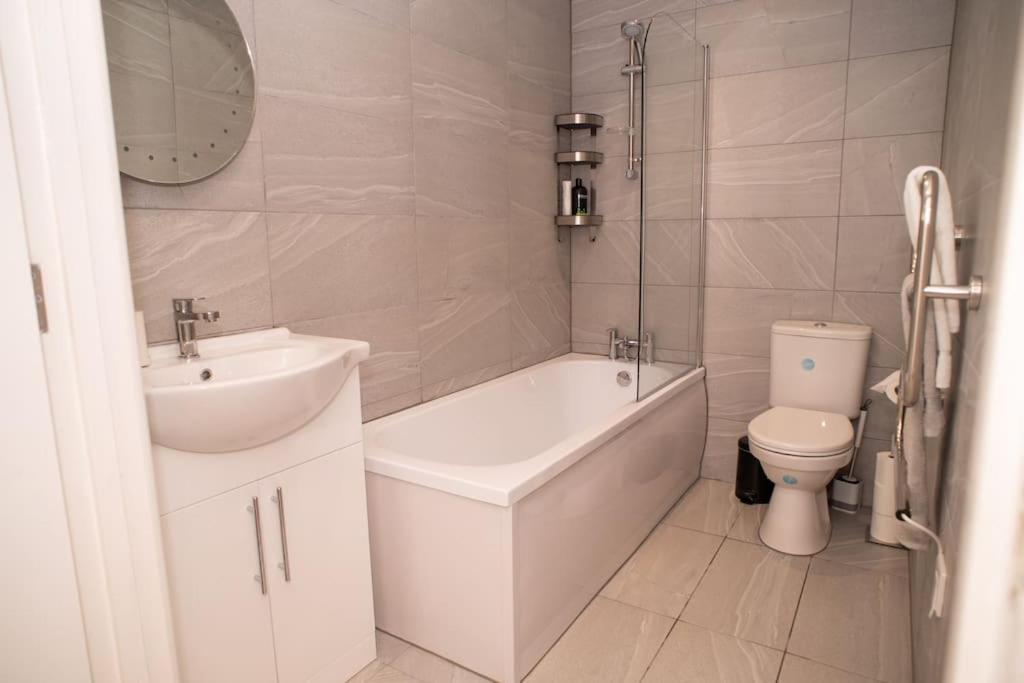 Maisy Lodge - Two Bed Lux Flat - Parking, Netflix, Wifi - Close To Blenheim Palace & Oxford - F2 Kidlington Εξωτερικό φωτογραφία