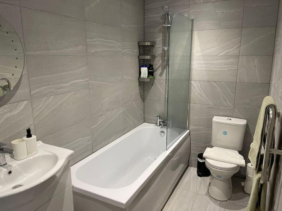 Maisy Lodge - Two Bed Lux Flat - Parking, Netflix, Wifi - Close To Blenheim Palace & Oxford - F2 Kidlington Εξωτερικό φωτογραφία