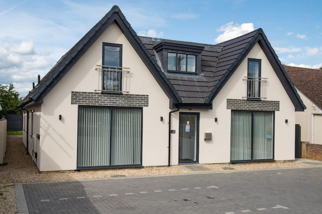 Maisy Lodge - Two Bed Lux Flat - Parking, Netflix, Wifi - Close To Blenheim Palace & Oxford - F2 Kidlington Εξωτερικό φωτογραφία