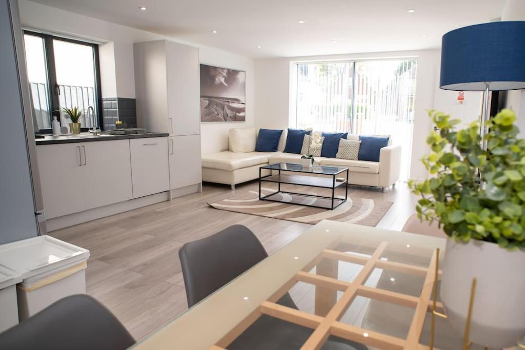 Maisy Lodge - Two Bed Lux Flat - Parking, Netflix, Wifi - Close To Blenheim Palace & Oxford - F2 Kidlington Εξωτερικό φωτογραφία